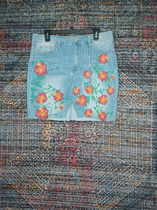 Hydraulic Dresses & Skirts - Hydraulic womens medium wash colorful Soho V Hi floral denim skirt 8 NWT